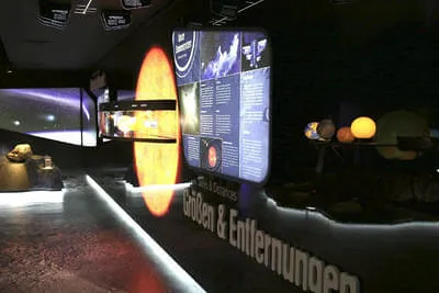 Weltraumhalle Bild 4